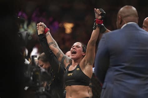 Amanda Nunes beats Irene Aldana to retain bantamweight title at UFC 289, then announces retirement